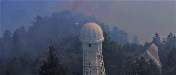  @Thomas_Connor: I hacked the color and contrast to try to make it pop out a little more. There's a chopper doing water drops in the area refilling from  #SierraMadre.  #BobcatFire