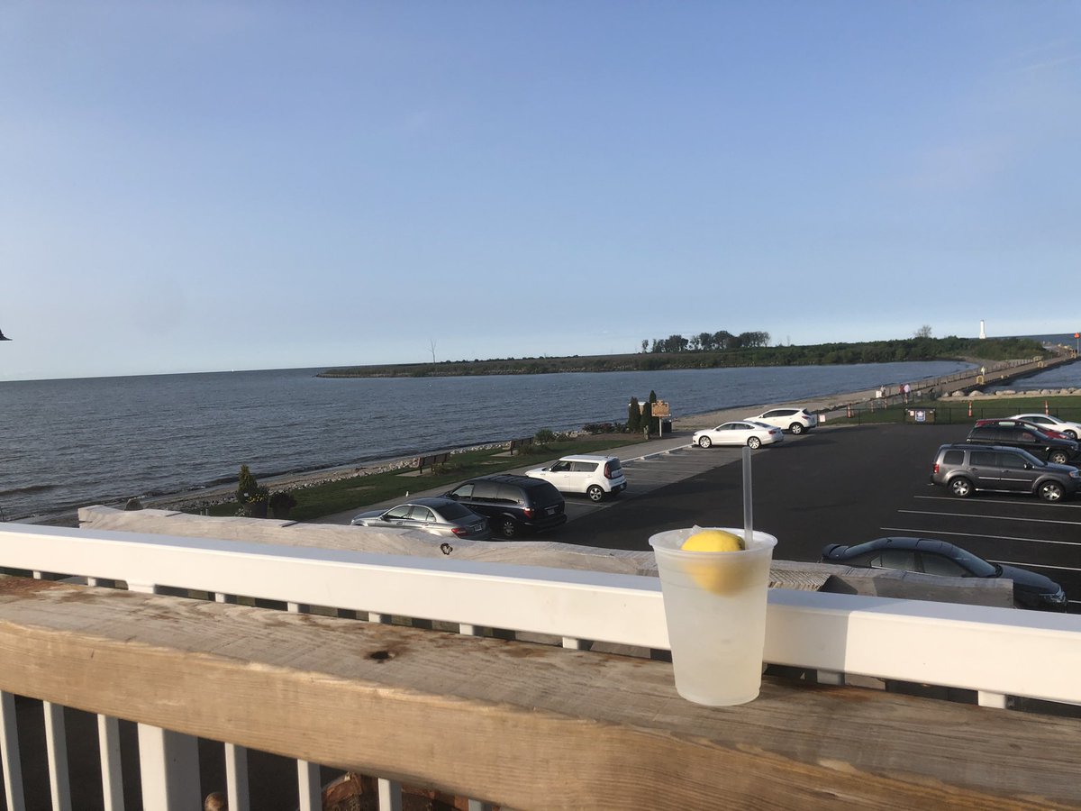 tshrtz's tweet photo. No politics, just serenity  
@fishhouse https://t.co/sVq8lkGrfI