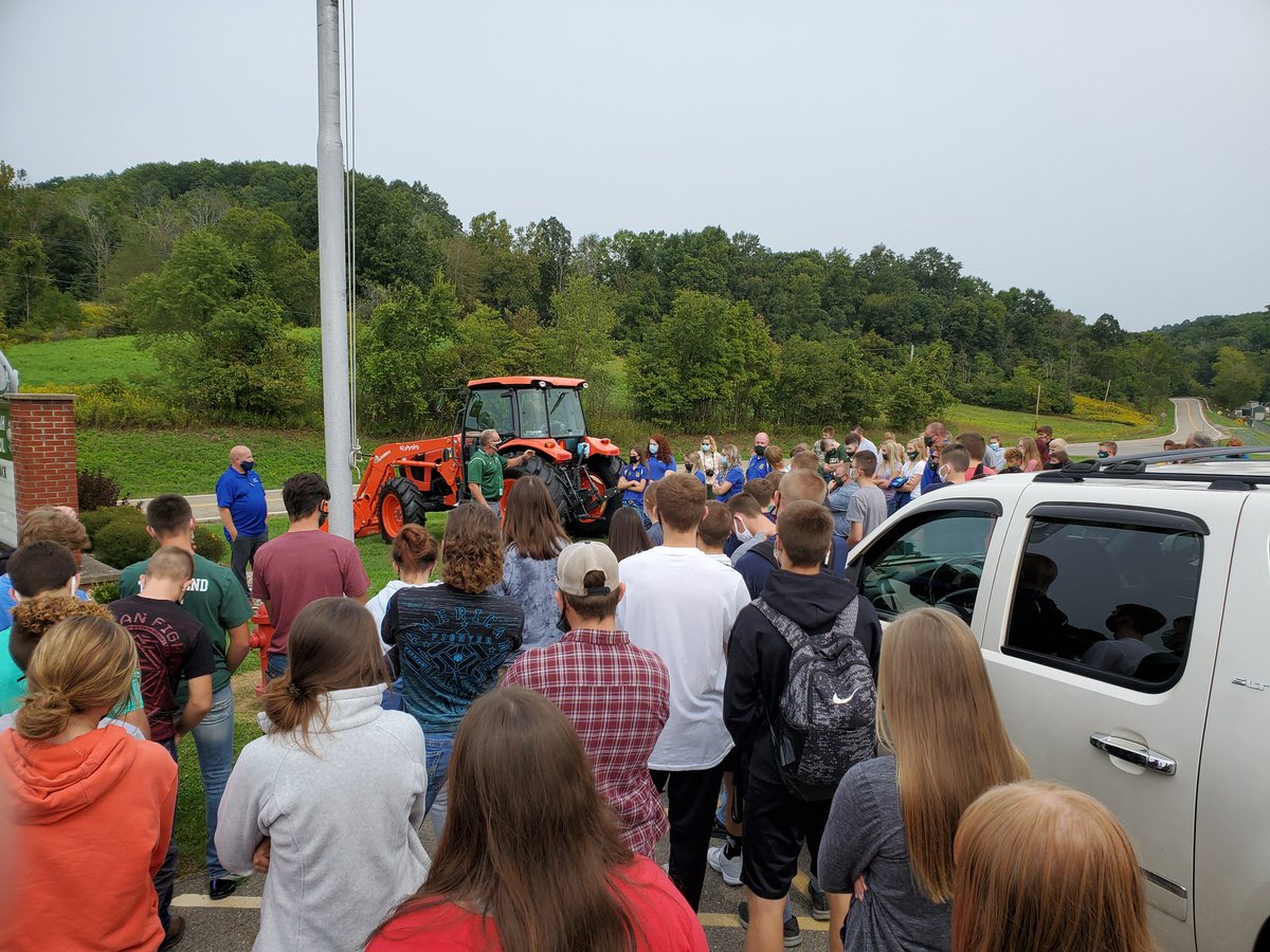 OhioValleyESC's tweet photo. Shenandoah is taking their STEM programs to the next level! Pictured below is the new tractor for the Ag Sciences program. A huge thanks goes to Principal Miller for the great STEM talk and tour! @LeffingwellDan @PrincipalCMill #OVESCinnovates #OVESCworking4u https://t.co/CRBcAADJrc