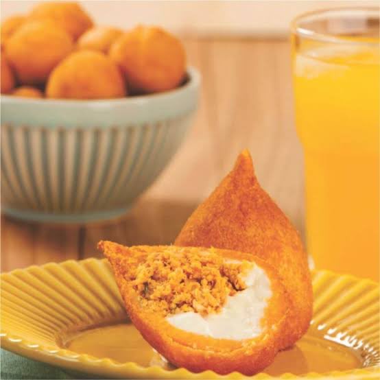 mariana's tweet photo. Fato 1: o Brasil inventou o melhor salgado: coxinha

Fato 2: o brasil inventou o melhor doce: brigadeiro

#NegadoresNegarão https://t.co/oVKm8rBNCl