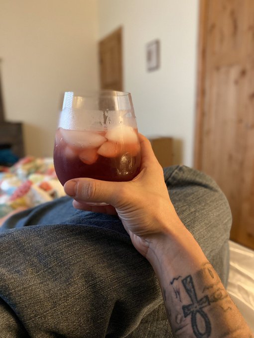 Moonshine is only 25 bucks and some change at the liquor store out by work. 👀 https://t.co/xBOWfg5I4<a href="/tag/dinner"class="tags"><span>#dinner</span></a><a href="/tag/yummy"class="tags"><span>#yummy</span></a><a href="/tag/yesplease"class="tags"><span>#yesplease</span></a><a href="/tag/vegetarian"class="tags"><span>#vegetarian</span></a><a href="/tag/tastey"class="tags"><span>#tastey</span></a>