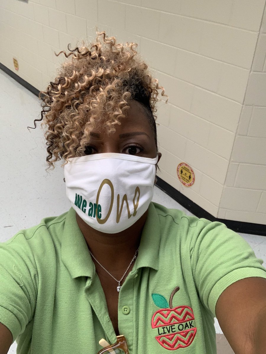 loescrewsm's tweet photo. Bloom Where You’re Planted! Enjoying the opportunities as an administrator ⁦⁦⁦@LIVEOAKELEM⁩. #WeAreOne #LiveOakLions #NcssBeTheBest https://t.co/7MlZHXHBCN
