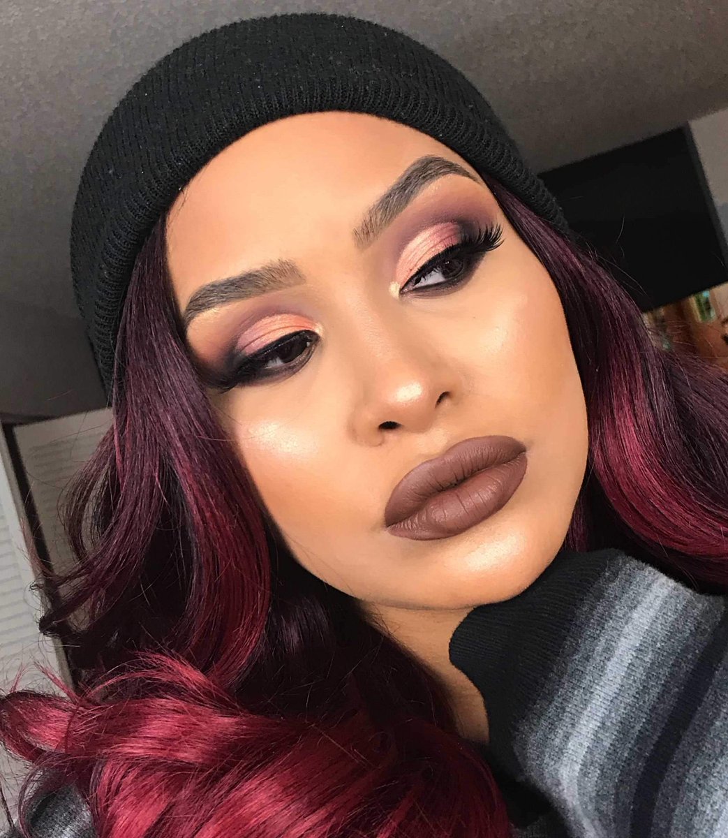 We keep a couple of bad beauties with us rockin  #STUNNA Lip Paint in chocolate brown newd shade ‘UNVEIL’  @Lisa_alamode  @javeauriel @klrussillo @RealThebasicb