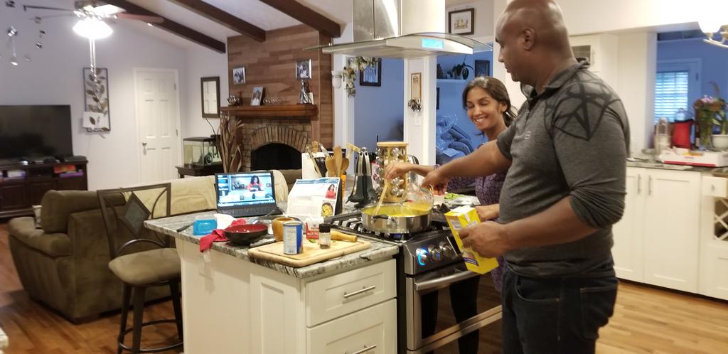 StaceyIB_enviro's tweet photo. Cooking dinner with @SouthfaceInst #VisionaryDinner and Chef @ashagomez and @DrePinabell #Sustainability https://t.co/2xKjJaC8Mt