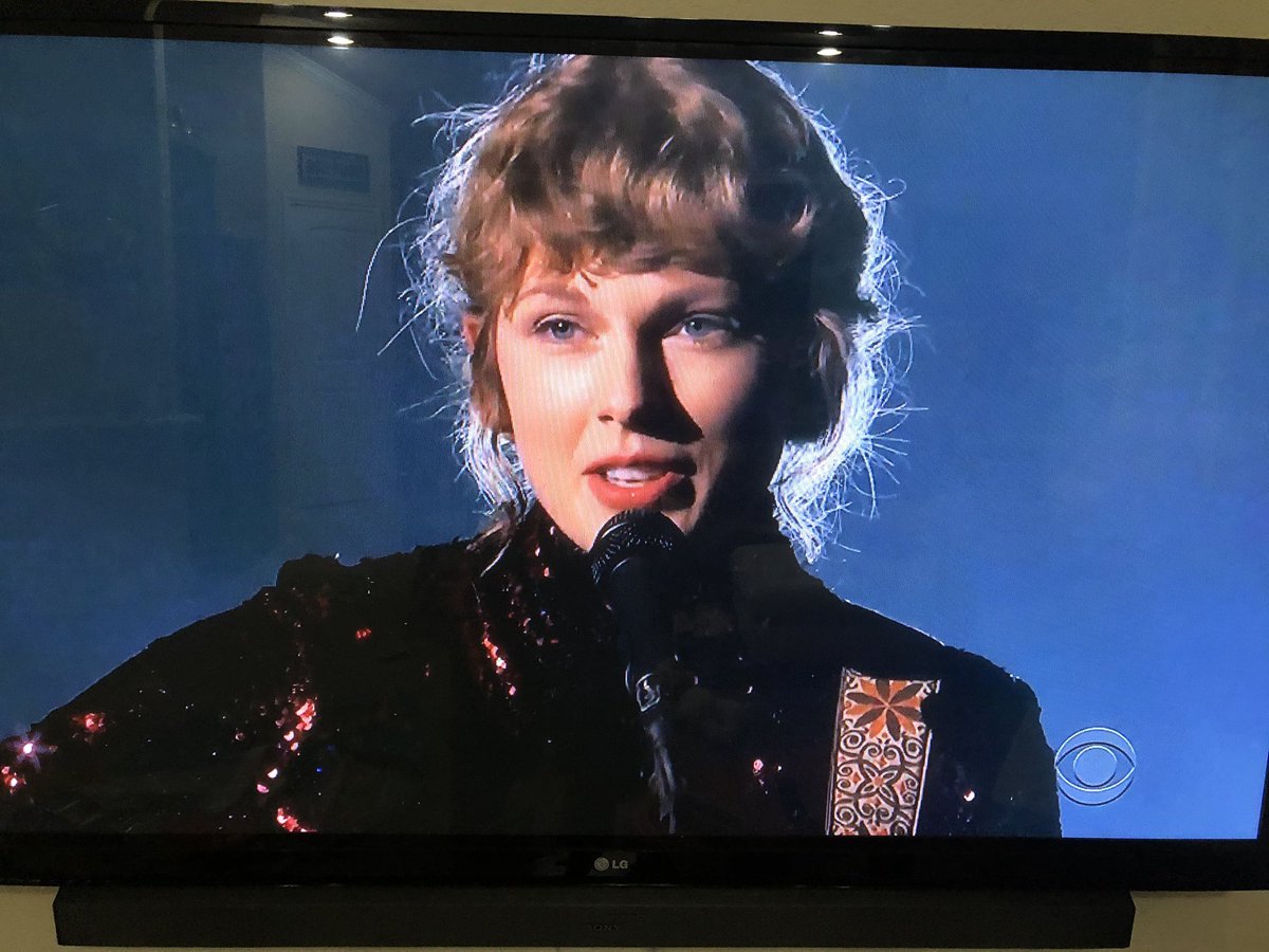 chegspaige's tweet photo. I might be 39, I don’t know anything but I know country music missed you @taylorswift13 @ACMawards . 

#taylorswift
#folklore
#acm https://t.co/aNfkKzJjIF