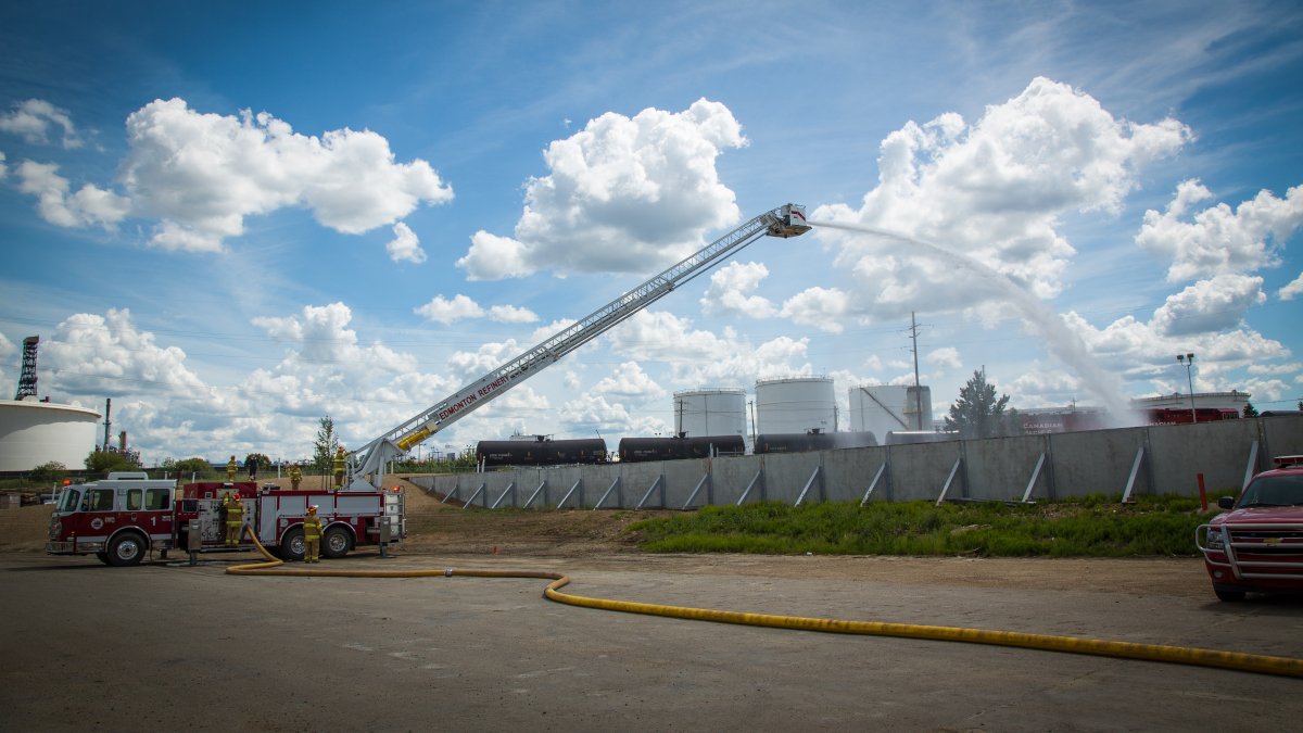 SIA_Alberta's tweet image. We stay ready to protect Strathcona and East Edmonton residents!

Watch as SDMAP members test and improve emergency response plans, and strengthen their working relationships prior to an emergency:

#SIA #SDMAP #strathco #safety