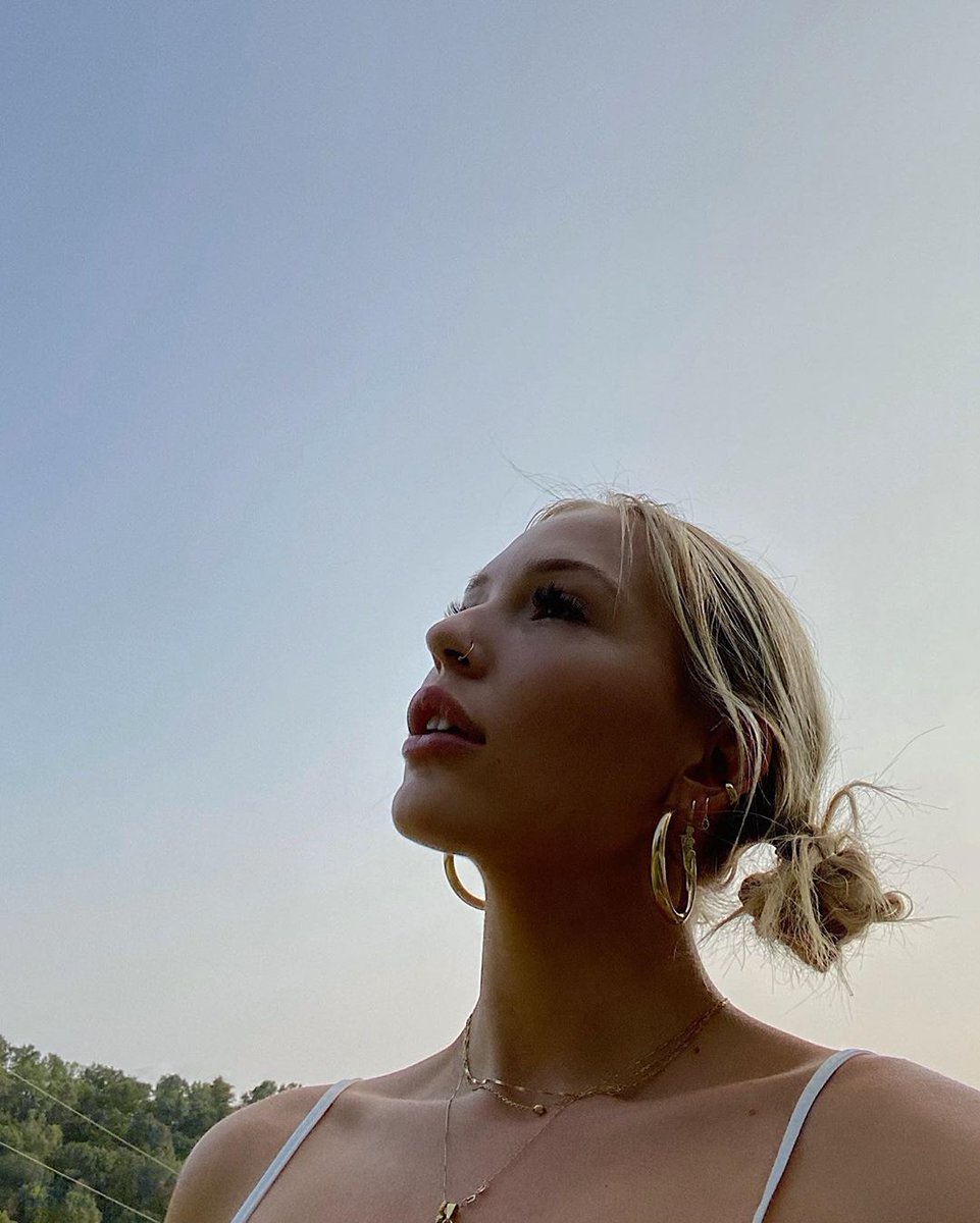 Lennon Stella tweet media