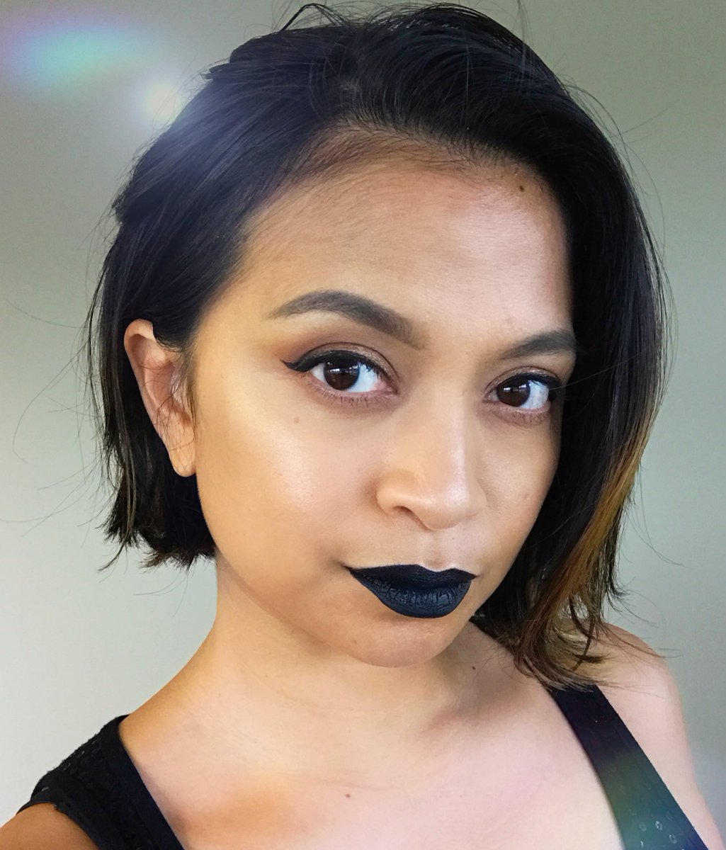 It’s a bad bitch party, you cannot get in....unless you’re wearing  #STUNNA Lip Paint in smooth black shade ‘UNINVITED’  @bykatieeve  @amortiz33  @kingsxd_ @makeupbycess