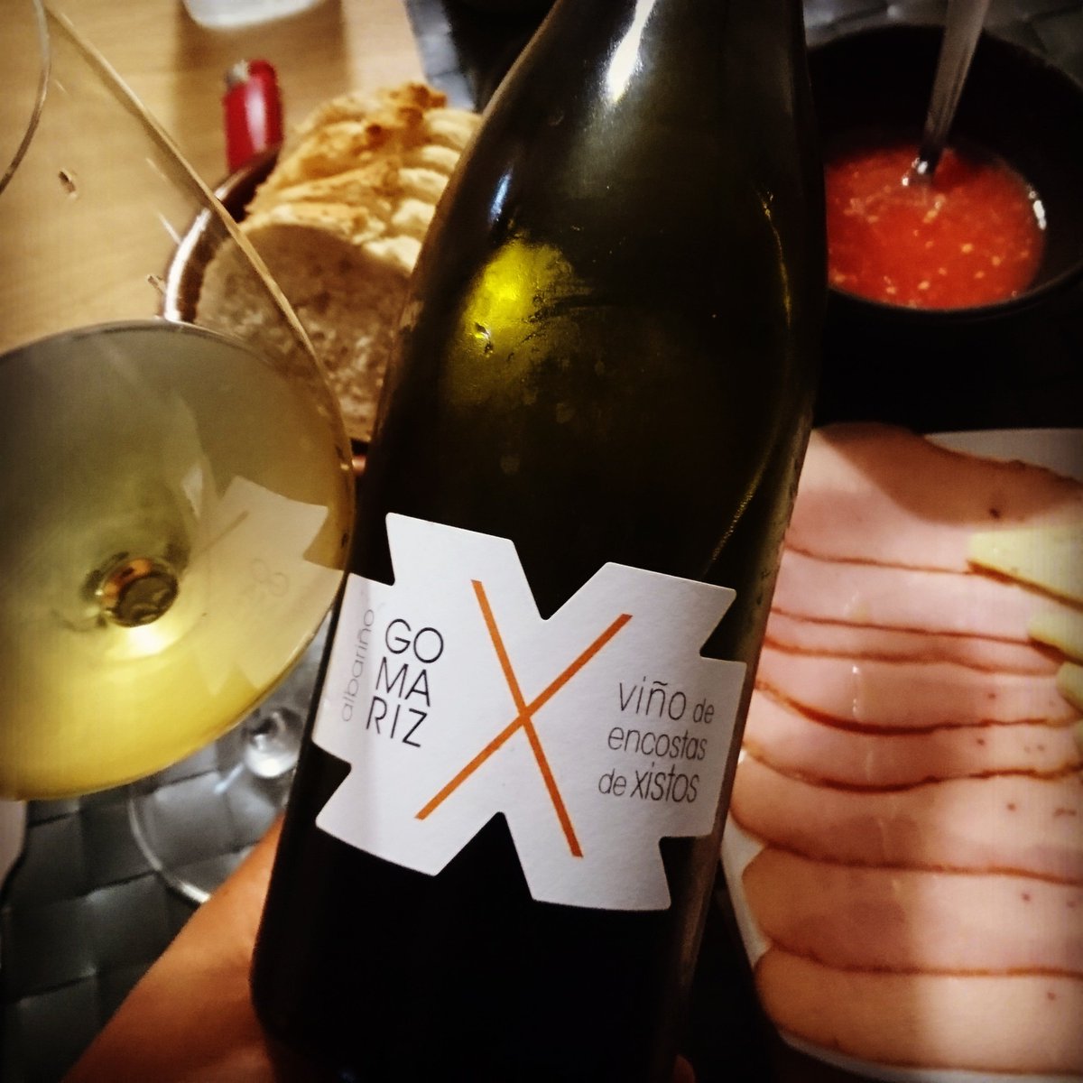 Un Alvarinho con mucha personalidad!

#alvarinho #gomarizx #gomariz #theflowerandthebee #ourense #galicia #leiro #vinoblanco #vinodegalicia #winelife #winelover #winemoments #winelifestyle #wineoclock #wineobsession #winetasting #vinoespañol #winelovermoments