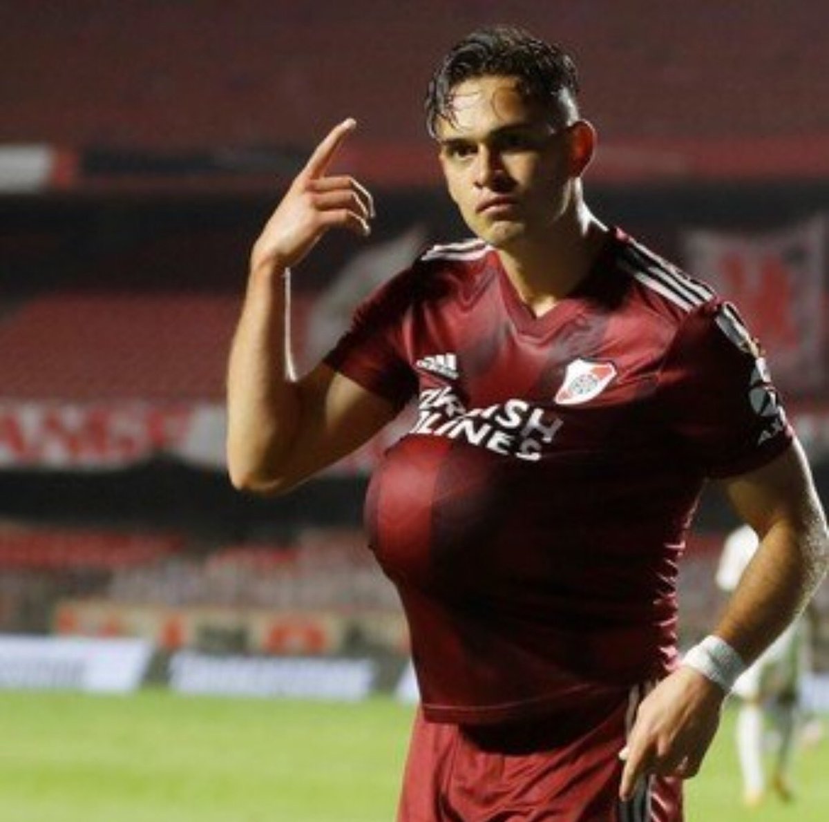 luisamaolo's tweet photo. Cuánto hacía que no festejaba un gol del mejor de la historia!!!!! Cómo habrá sido mi desahogo que en casa pensaron que me había pasado algo... Arrancó la Libertadores y por un rato basta de Covid!!! https://t.co/ftpOww5FDt