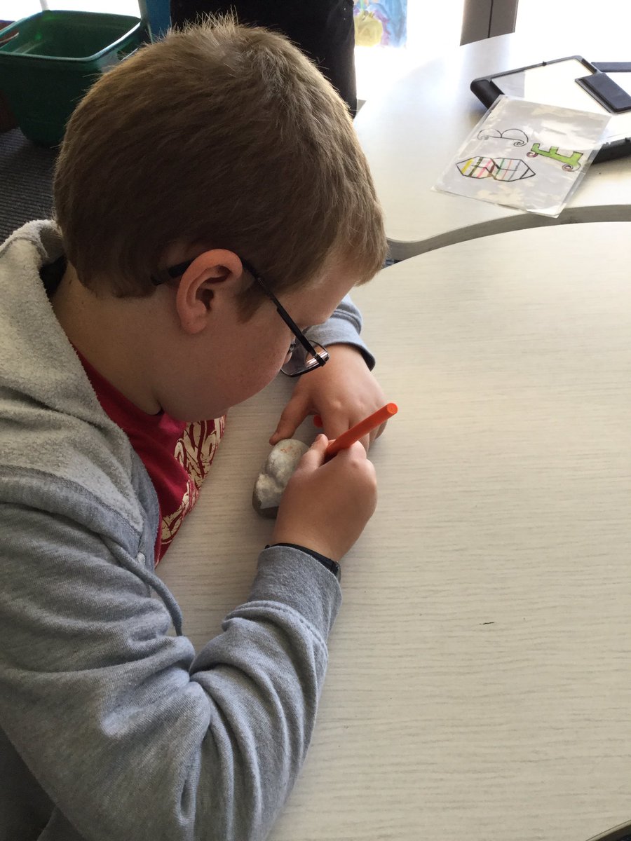 koru3bromley's tweet photo. Our bee inquiry lives on! We’re focusing on ways to support bees in our community. We’ll be making water bowls next week to go with our bee rocks. Bees need water to drink and a place to perch while they do it. #TamaiCoL #beecareful #beesareunbeelievable #savethebees https://t.co/pATJVbSWF0