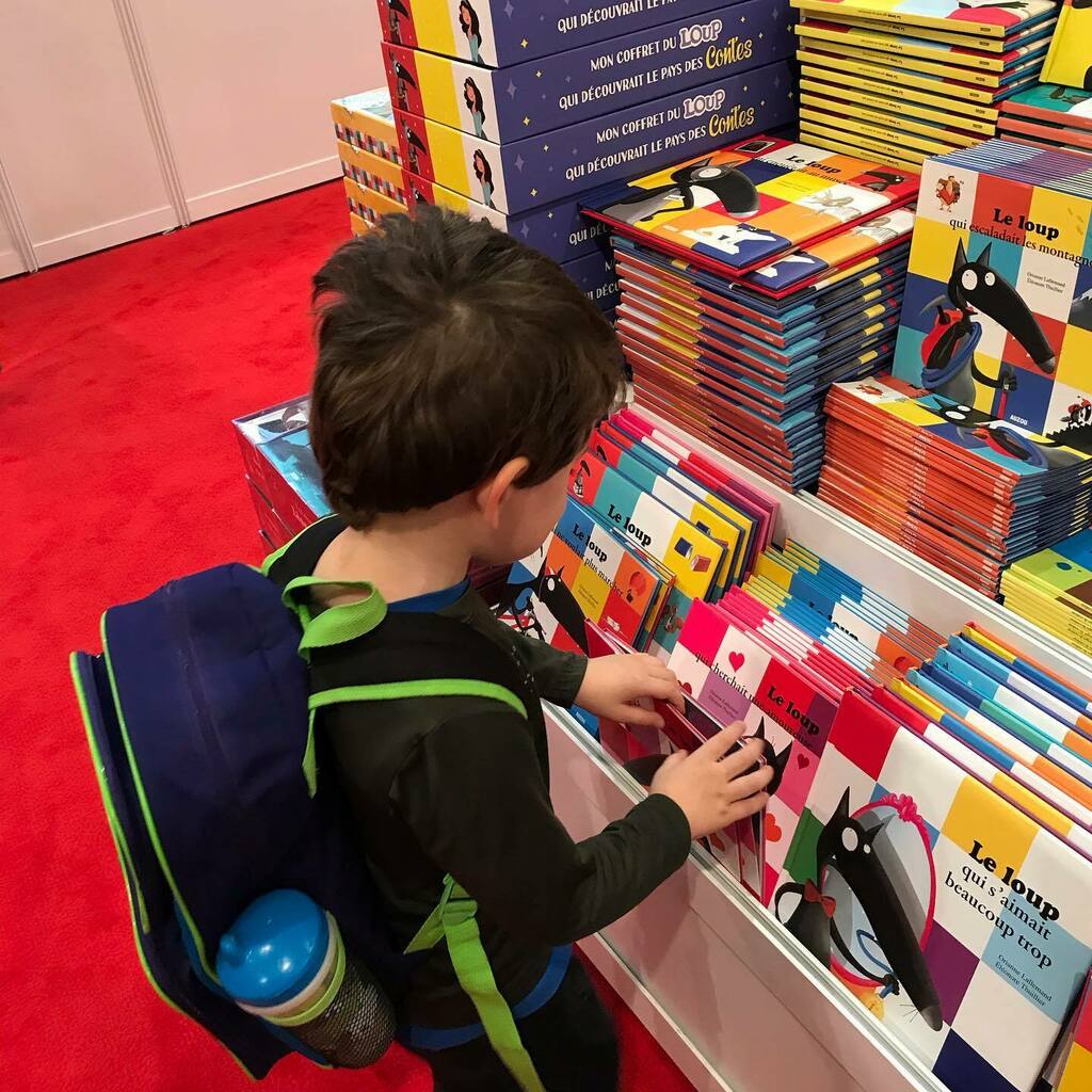 EmilieArshif's tweet image. #Throwback du dernier Salon du Livre de Montréal, où ça m’a pris que 2h45 convaincre mon garçon de 3 ans de rentrer à la maison... heureusement qu’il n’y avait pas la COVID encore, parce qu’il a touché à TOUS LES LIVRES c’est sûr #salonmtl #throwbackthur… instagr.am/p/CFQeyMWncZw/