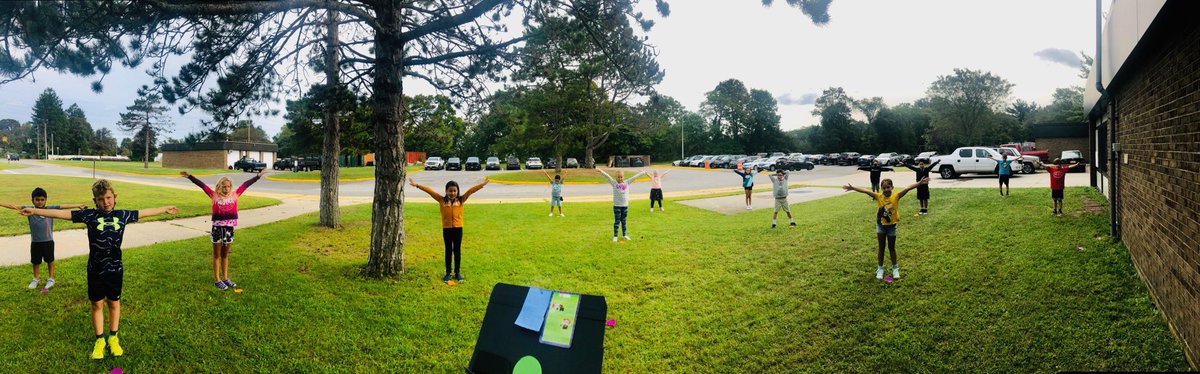 TJL_Elementary's tweet photo. Miss Mara’s music students have been ending class with “mindful musician meditation”. They are practicing mindfulness, kindness, and gratitude.#hfamily ⁦@HarborfieldsCSD⁩ https://t.co/4kda441DFk