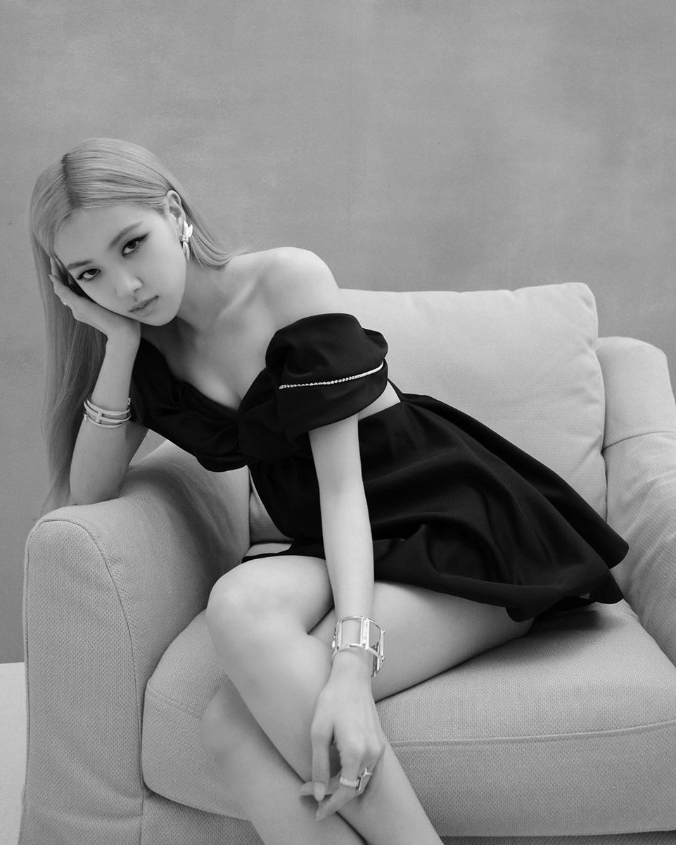 This is me running out of words for this twoThis is too much Black and White has always been a Chaelisa thing #Chaelisa  #Lisa    #리사    #Rosé    #로제  