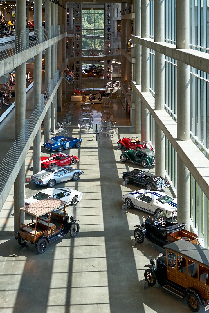 bradelimages's tweet photo. There is so much to see at the Barber Motorsports Museum. #barbermotorsports #classicmotorcycles #classiccars #fun https://t.co/7YZCz6EWvZ