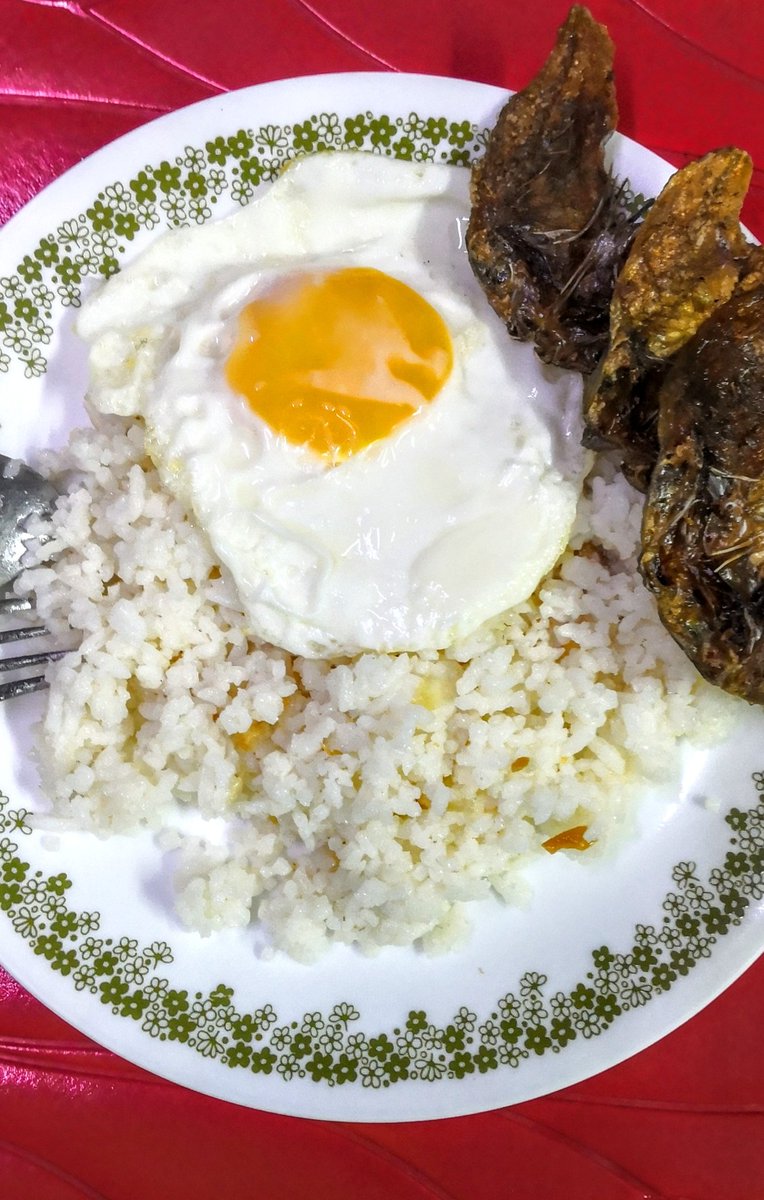 antsfugs's tweet image. Bihira ako mag #Breakfast
Pero hindi ko na resist ito.
#Danggit from #Samar
#Egg and #Sinangag.
Thank you #God.