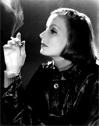 濹東キネマ 濹東名人会 タバコを吸う海外俳優画像祭 誕生日 本日9月18日はグレタ ガルボさんの生誕の日です T Co Gdp3kg97mu Twitter