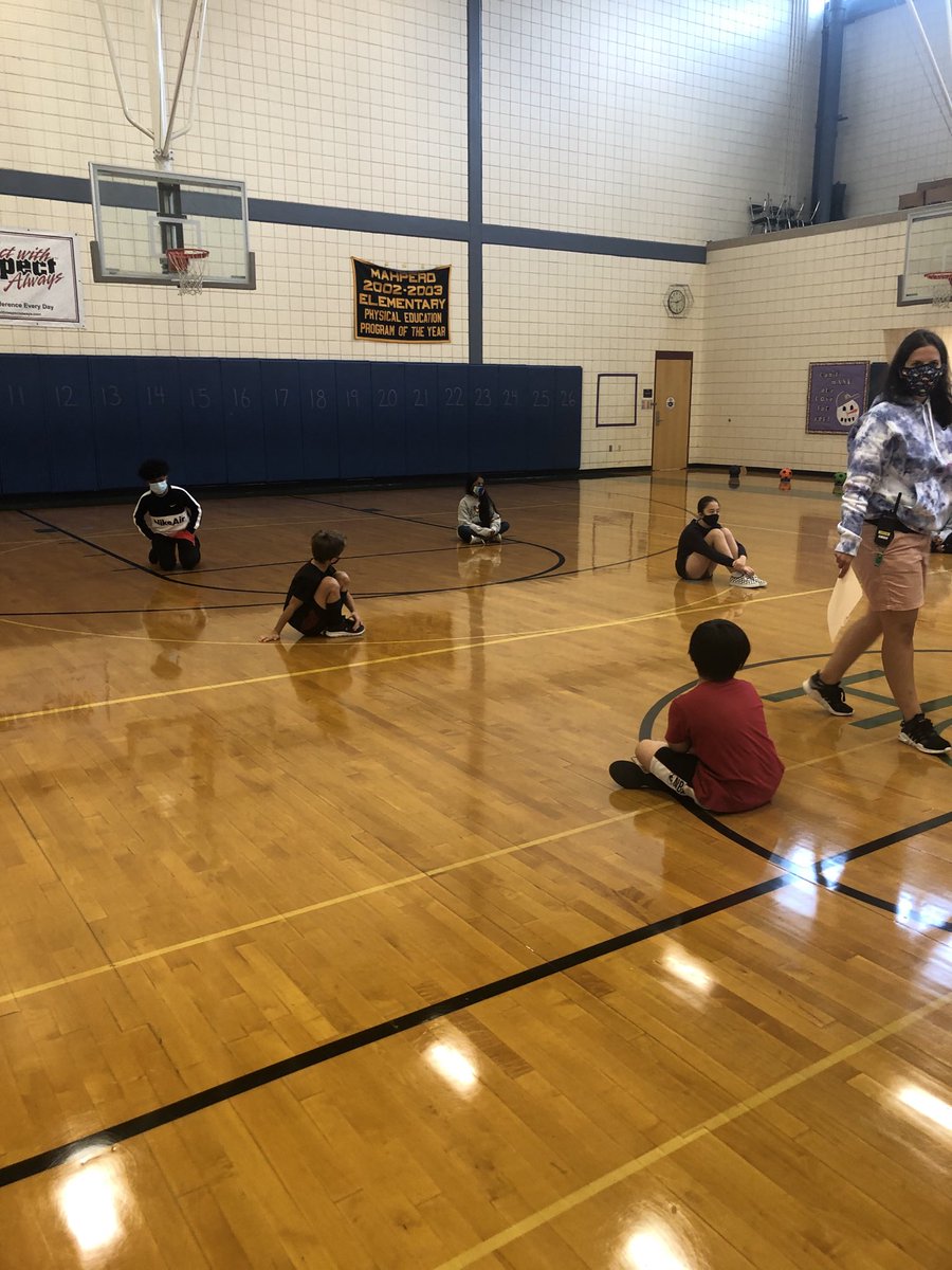 In person PE-Ms. Pennell is ready and excited for her first class ⁦<a href="/PEnnellHPE/">PEnnellHPE</a>⁩