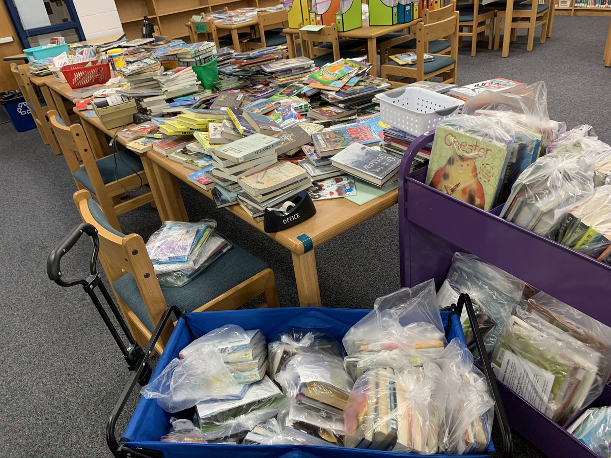 DebbyEndsWithY's tweet image. Curbside pickup and book mobile prep.... why do I do this to myself!?!?
.
(Because really, I love it.)