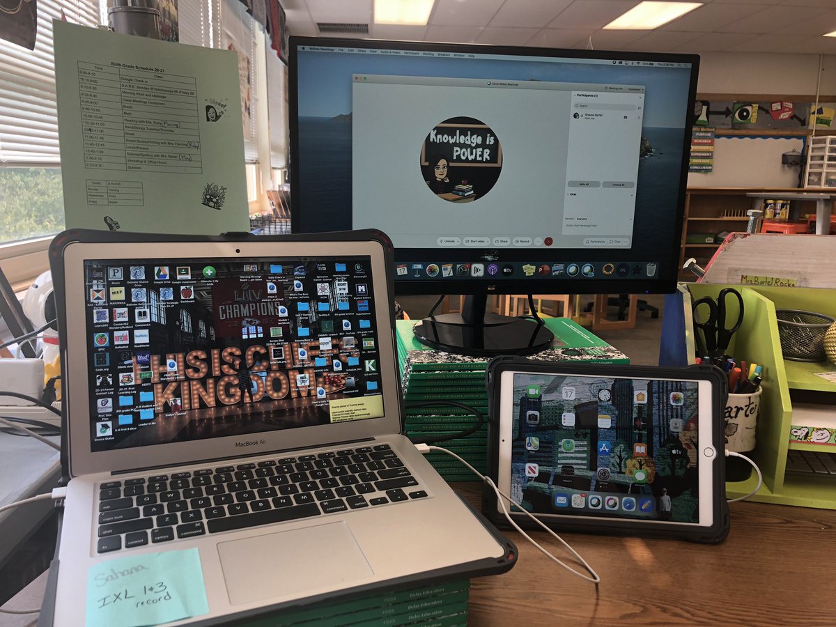 Teaching 2020 style! 🤯 Like my use of science books?