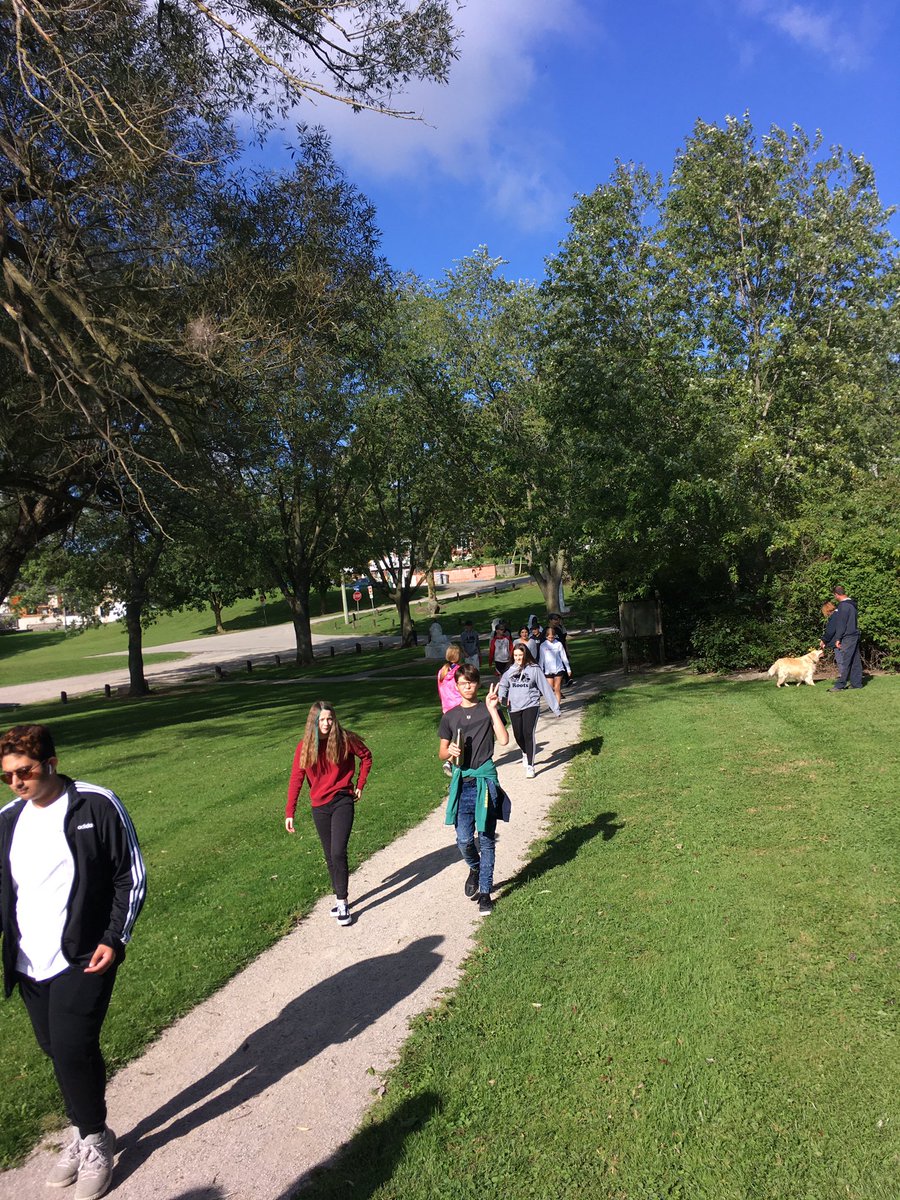 MigchelsMandy's tweet photo. @MitchellDHS #ppl1o hiking the trail on a beautiful Thursday morning #getthosestepsin #GoBlueDevils #alwaysactive https://t.co/jIJav4e4jZ