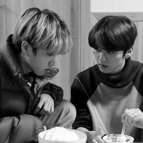 linoviolet's tweet photo. minsung!au

onde Jisung pede ajuda ao seu melhor amigo.

ou

Minho não imaginaria que um simples beijo viraria sua vida de cabeça para baixo. https://t.co/37vaqSxuMu