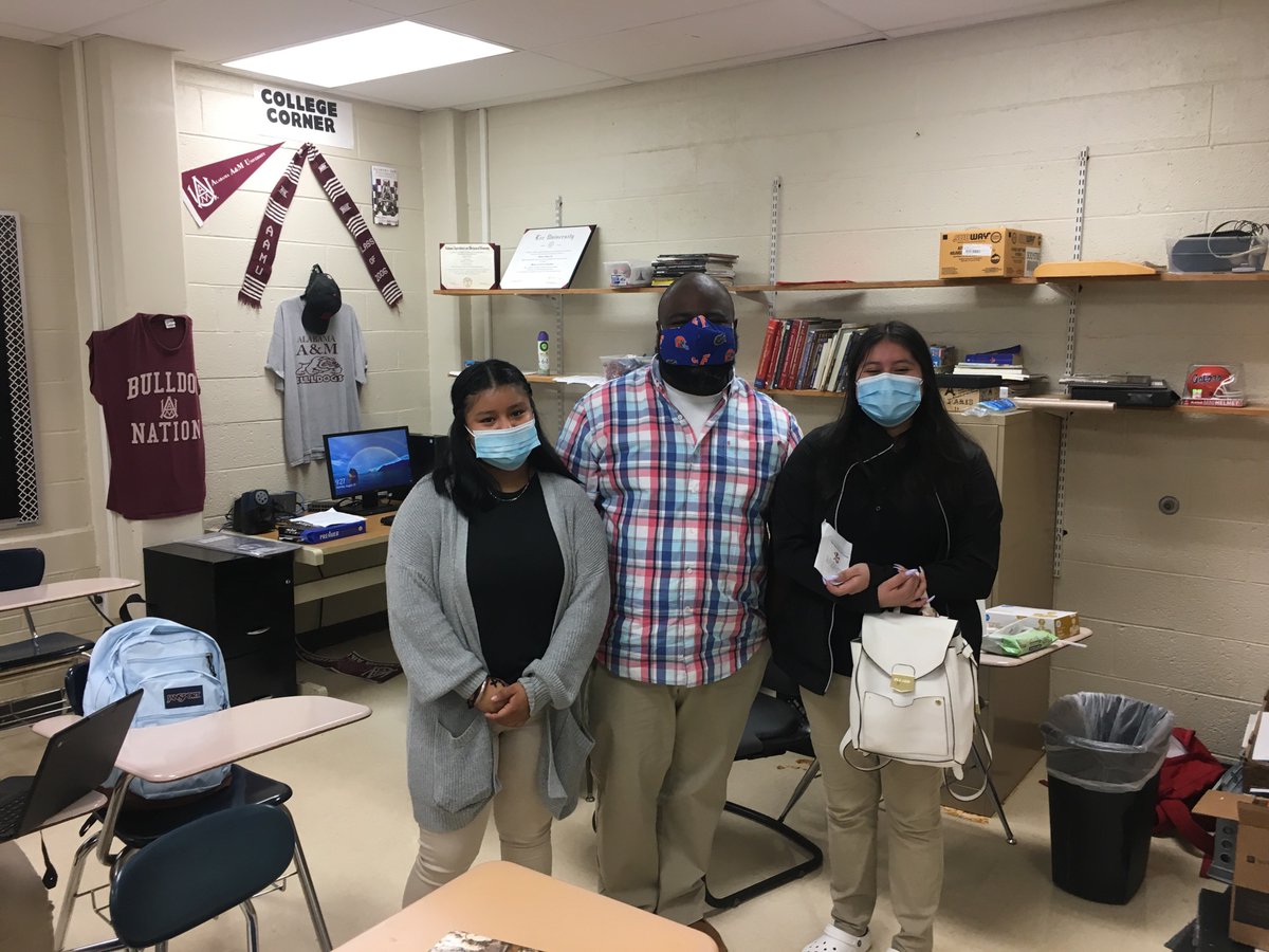 Charles50195033's tweet photo. Our leadership students honored our teacher of the month and tiger way from the heart award winners for building relationships the Tiger Way! Congratulations Mrs. Heinz, Mr. Talley, and Dean Evans-Fletcher! https://t.co/JaCkGXacFn