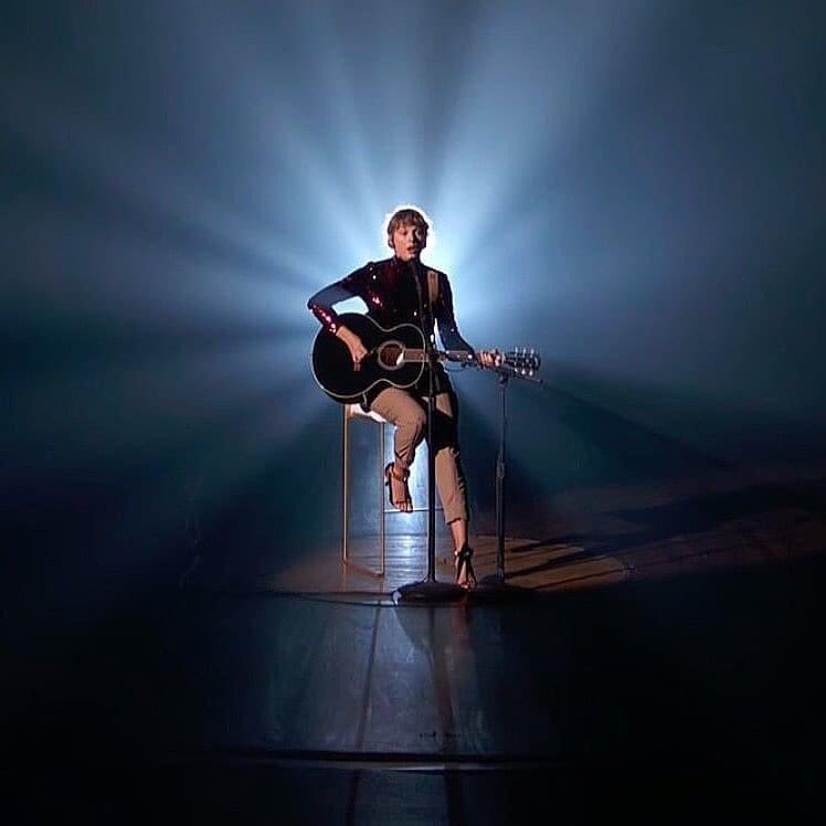 PaperRingsTS13's tweet photo. Been watching this performance non stop since she performed it and seriously don’t plan on stopping. 🥺🥺😭😭😭😭💗💗💗💗🤍🤍🤍🤍 #LoveHerForever #betty #ACMAwards #repeatforever @taylorswift13 @taylornation13 https://t.co/TnRhnV3s3L