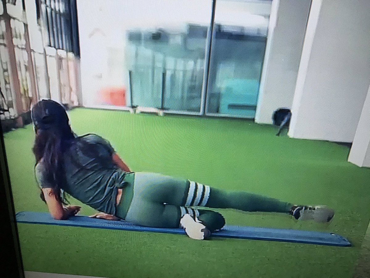 最近朝トレが楽しい😝🌈✨
ヒップアップトレ15分間（YouTubeと２種30回3セット）
腹筋トレ　
足上げ30回❌3セット
クランチ30回❌3セット
プランク1分❌2セット
サイドプランクディップス30回❌2セット