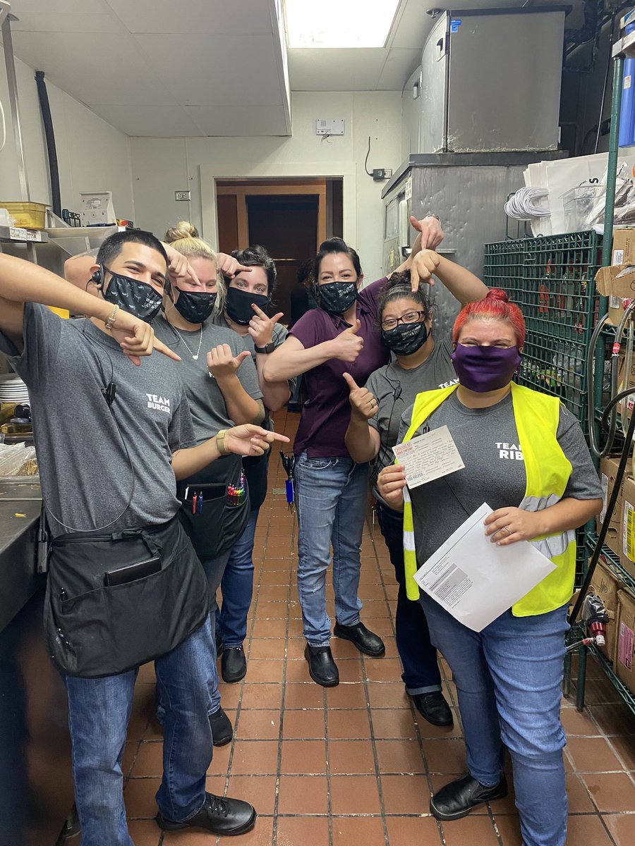 TerryDmuir's tweet photo. Cheers to “Lil Jess” who got a corporate @Chilis guest compliment for giving an outstanding curb side experience! Then it showed up in this weeks chilihead chat!! #GrowTogo @TbernickeTricia #MakingGuestFeelSpecial @rmason0511 🌶’s ❤️ #proudCoach https://t.co/FdZ4m4ohEI