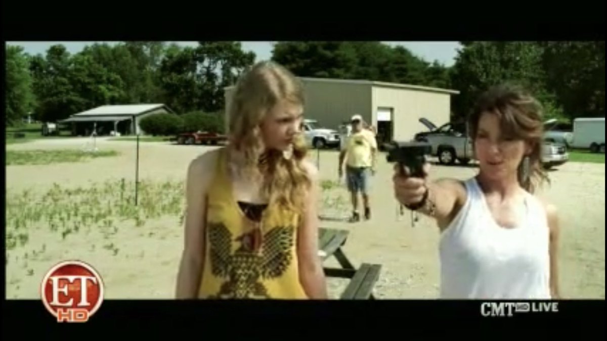 AbgCarcel's tweet photo. #AHHH #FansJokeST🤣 #ShaniaTWain and Taylor Swift together are Dinamita parodia #Thelma and L. #Trumps so angry 😡 jajajaja 😅 súper cool video 💎💎💎🦋😘💝😉 https://t.co/fmhgQP0R4H
