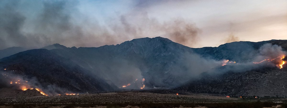 firevalleyphoto's tweet image. #SnowFire 3 active areas on the fire this evening.