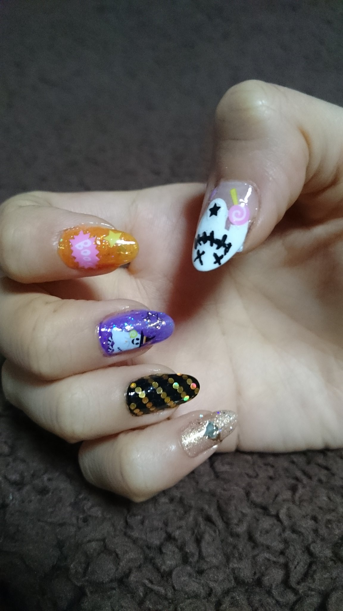 フォーティス こんにちは 明日から4連休ですね セルフネイル 用のライトを購入したので 連休中に挑戦したいと思います 写真はちょっと汚いですが マニキュア でやっていた頃のセルフネイルです T Co Ljppcuh64d Twitter