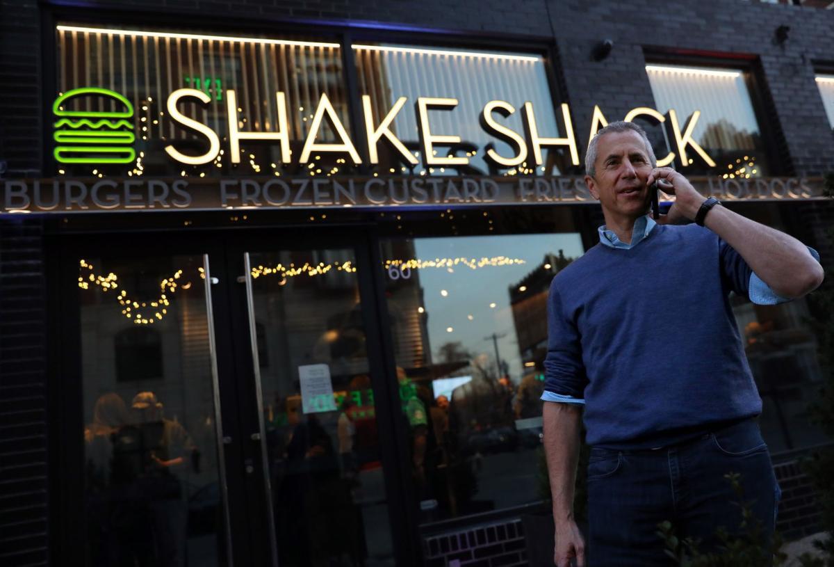 3. Daniel Meyer.Obsessed with food. Worked in sales; LSAT planned until his uncle asked, "Why? You know you're supposed to open a restaurant" Changed course. Quit job. Made a list of ppl to meet. Took schlep jobs in food. Now: Founded  @shakeshack + 16  restaurants in NYC.