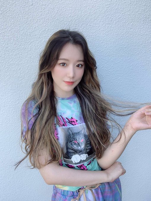 SHUHUABRASIL's tweet photo. [📸] 16.09.20 Selfies da Shuhua tiradas durante as sessões de fotos de DUMDi DUMDi 
#아이들 #여자아이들 #GIDLE #슈화 #SHUHUA https://t.co/N7OZMt1BuC
