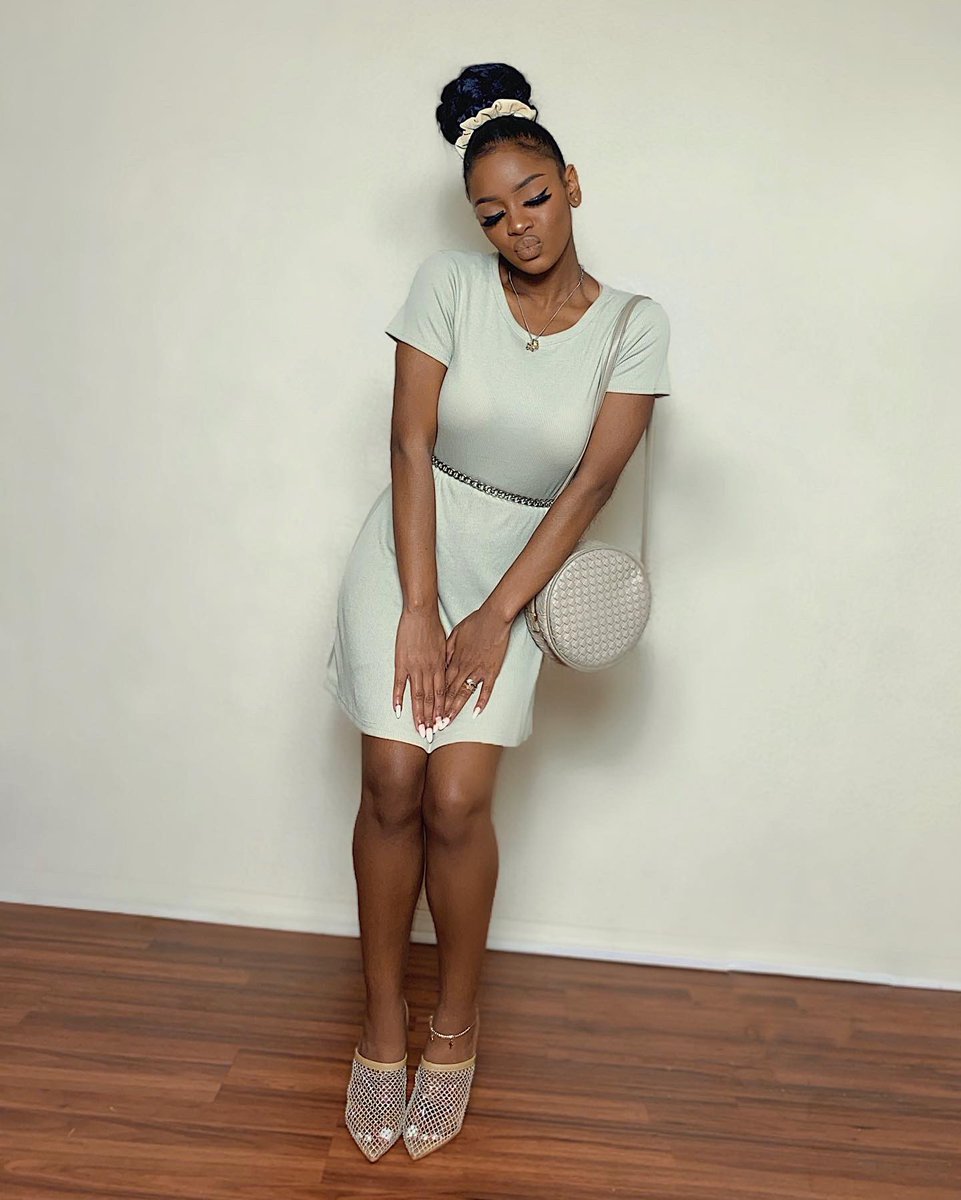 MsChrissyDaily's tweet image. I just do me &amp;amp; I do it well ✨🤎

.
.
.
.
.
.
.
#fishnet #fishnetheels #diamondheels #bunlife #style #styleblogger #styleinspiration #beautyinfluencer #fashion #beauty #fashioninfluencer #brandpromoter #blackbusinessowner #blackbusinesswomen #influencer    #muleheels #90svibe