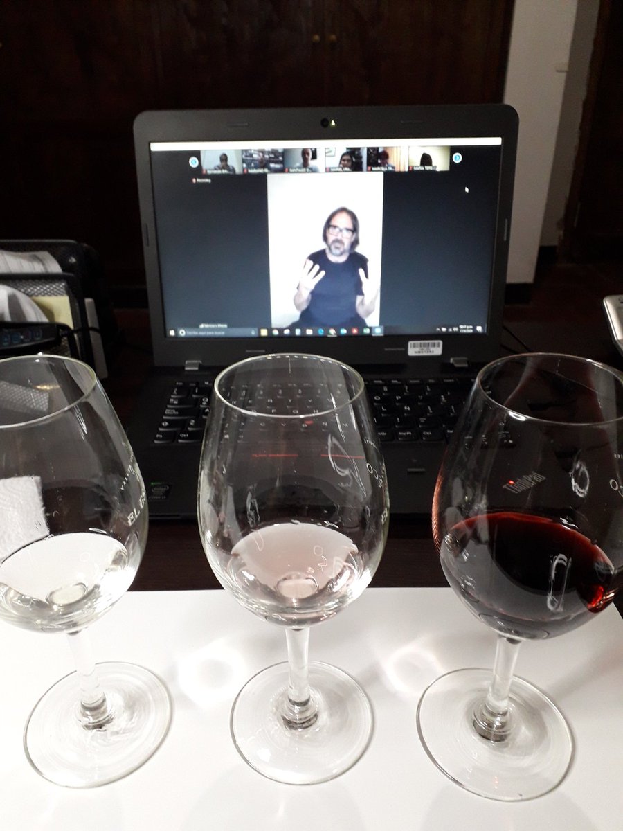 Mary_Massa_'s tweet photo. Qué lindo es estudiar, nocierto? #SommStudy #Sensorial https://t.co/nbq9nalnM2
