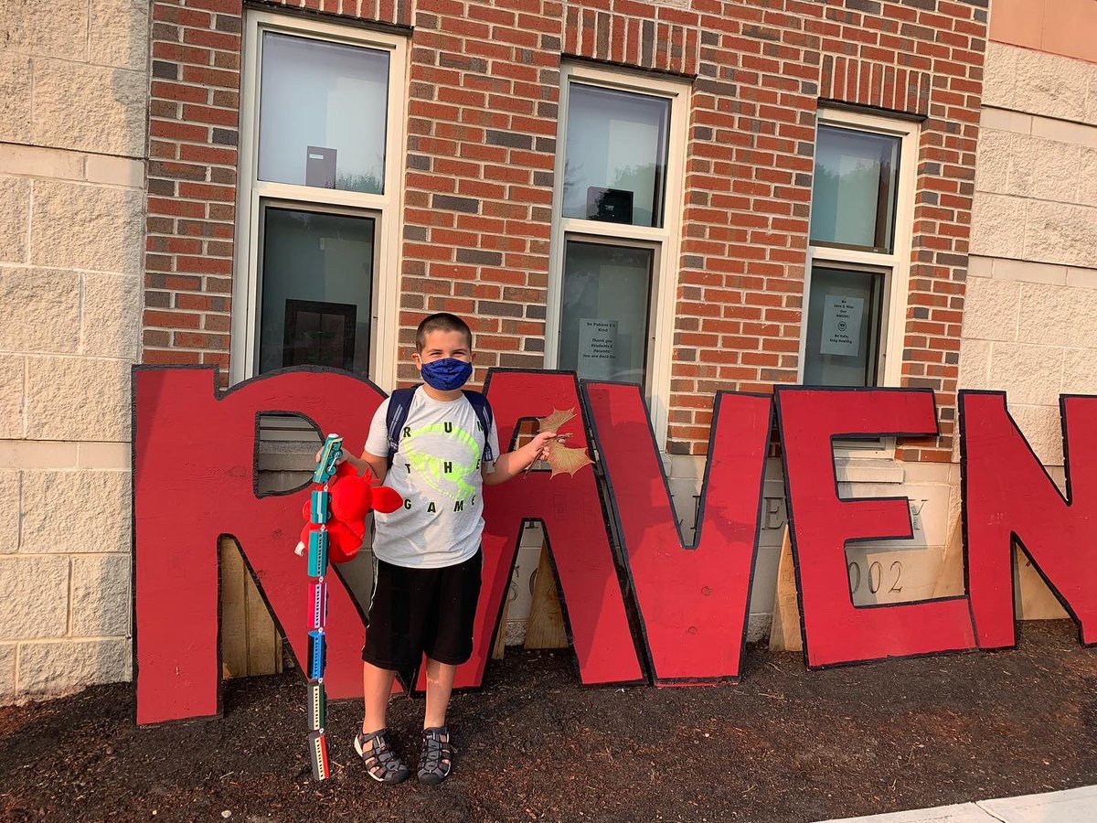 MsJonesMPS's tweet photo. I know a @RoosMelrose Raven who is thrilled to be back to school! #4thGradeOrBust ππ» https://t.co/CaNencks8z