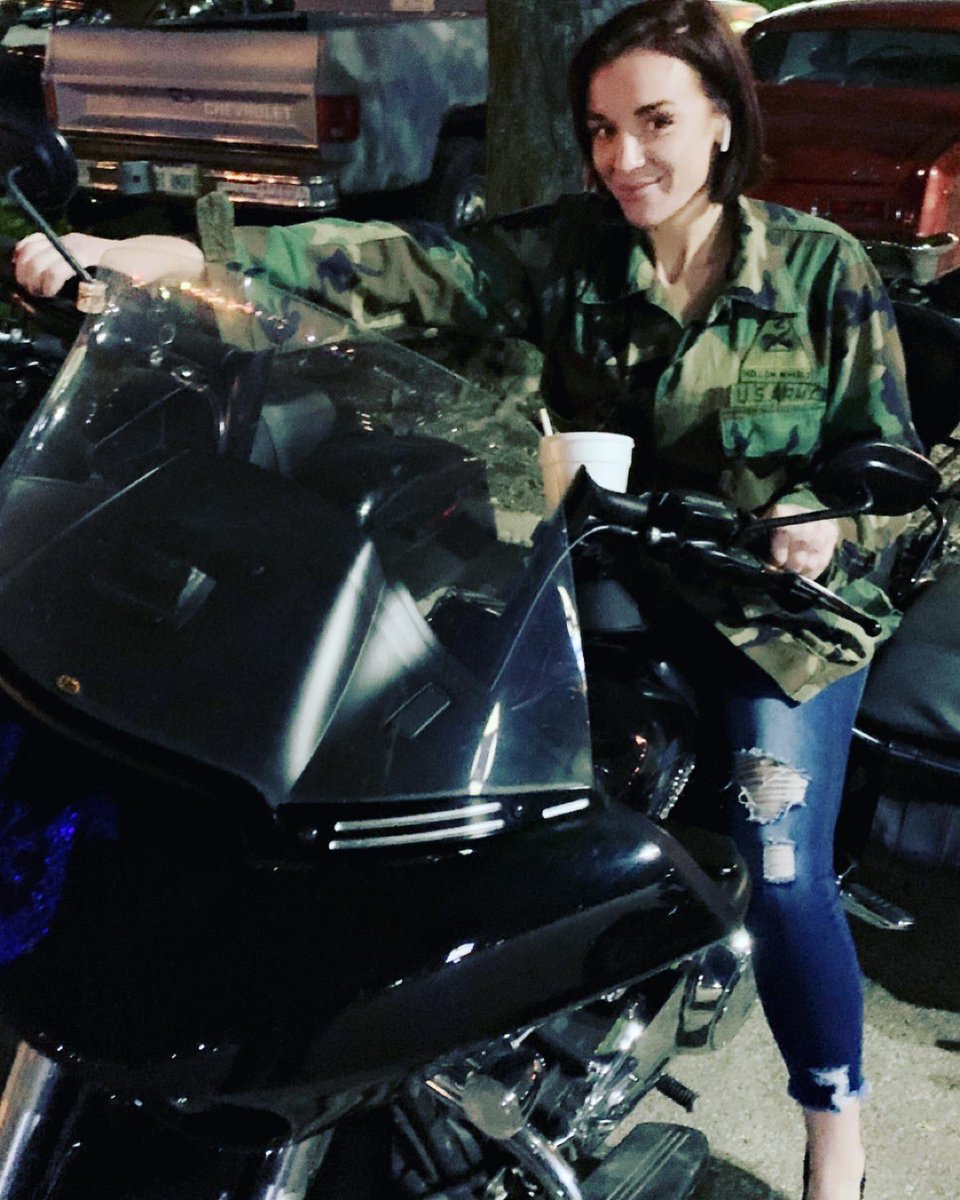 senzanume's tweet photo. @OpenRoadRadio1 
@BRAUERHOUSE 

#1HeatherGee #MercifulStorm #Marketing #Branding #1HG #WeTv #LoveAfterLockup #Actress  #entertainment #lifestyle #HarleyDavidson #promo
#popstar #healingjourney  #strong #hustle #Entrepreneur #Arbonne #ShootingStar #GoGreen https://t.co/IMfVabjkMQ