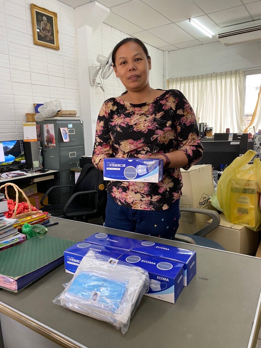 5. He donated the medical masks that Chinese fans sent him when Thailand is hit by the COVID in April, even though he also needed masks.  #ZeePruk  #ZunShine