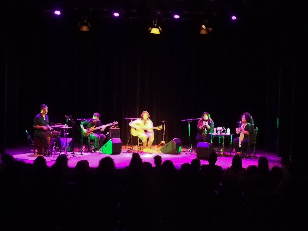Ayer vivimos una noche  mágica y emotiva en el <a href="/kursaalmanresa/">Kursaal Manresa</a> 🙌 después de unos meses sin tocar juntos pudimos reencontranos con un magnífico público en unas exquisitas condiciones profesionales! Mil gracias a todos por acompañarnos y al <a href="/clubcantautor/">El Club de la Cançó</a> por hacerlo posible!!