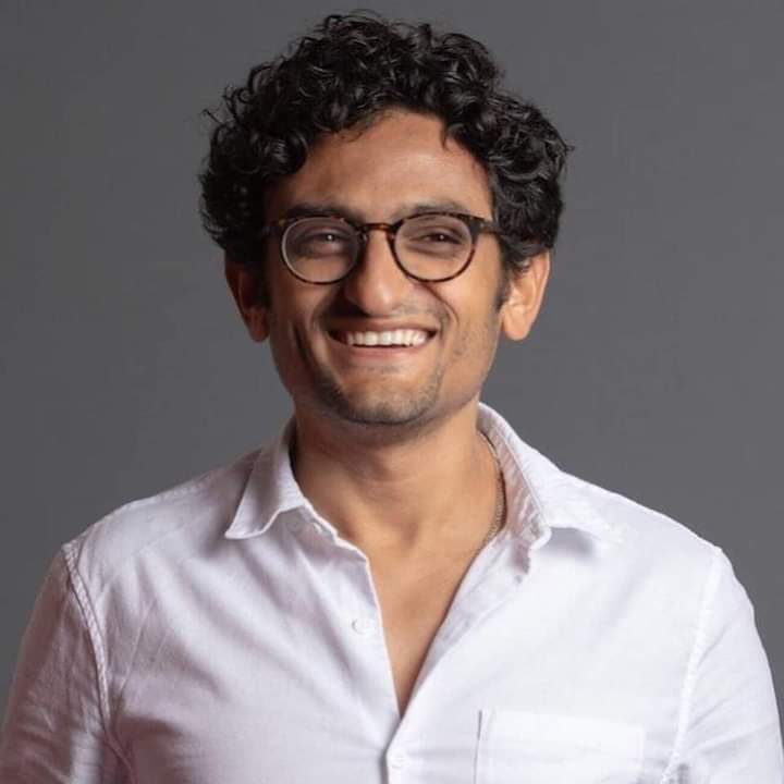 دايما حافظ على إن يبقى في حياتك ناس علاقتك معاهم مبنيه على الاحترام المتبادل، الأصحاب إلى بيحترمو بعض ومش بيشتمو بعض حتى على سبيل الهزار، وبيعلو من قيمة بعض قصاد بعض وبالتالي قصاد الحياة. #وائل_غنيم