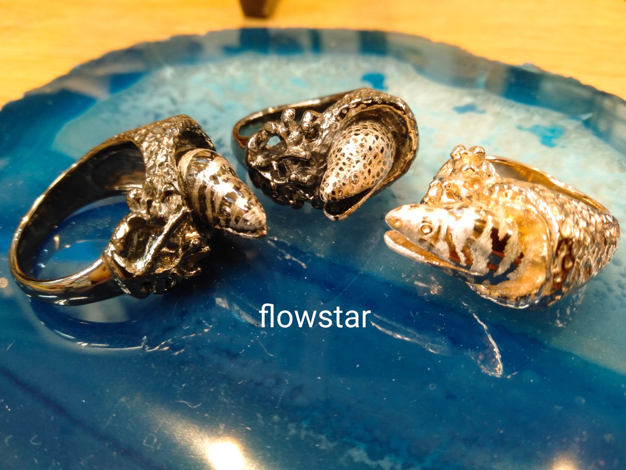 フロースター 新作ウツボリング完成 岩場からひょっこり ウツボ会議中 Flowstar ウツボ うつぼ 海洋生物 T Co R1reyageu3 Twitter