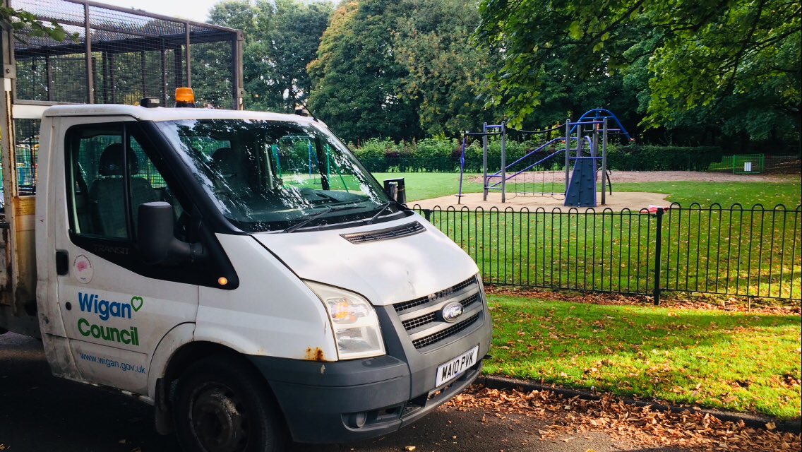 ASHTON &amp; BRYN #Wigan kids parks given some TLC (fresh sand, litterpicked) this past week...top bloke from <a href="/WiganCouncil/">Wigan Council</a> working away in ASHTON this morn 🌈

Our local kids parks will always be taken care of 👍 #Labour 🌹