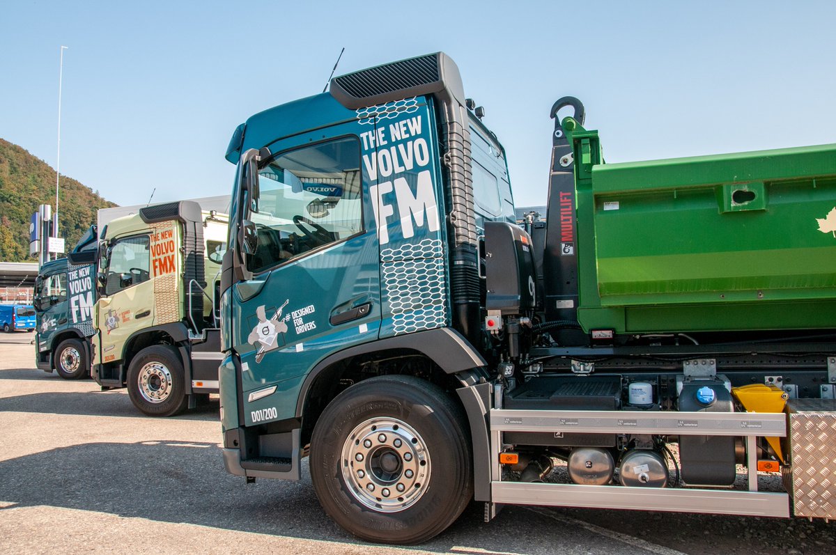 Designed for Drivers
Gestern war ein grossartiger Tag für uns! Die brandneuen Legenden von Volvo Trucks waren zu Besuch und sorgten für strahlende Gesichter.
facebook.com/www.martireide…
#volvoTrucks #volvoTruckCH #volvoFM #VolvoFH #VolvoFH16 #VolvoFMX
