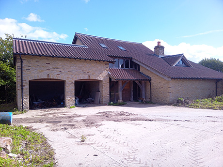 For Sale By Auction
Lot 1 Partly renovated four bedroom farmhouse 
Lot 2 Unconverted barn with planning permission
Located near #Almondsbury #Gloucestershire just north of #Bristol 
Auction date 10/12/2020
barnsetc.co.uk/barn1313.html
