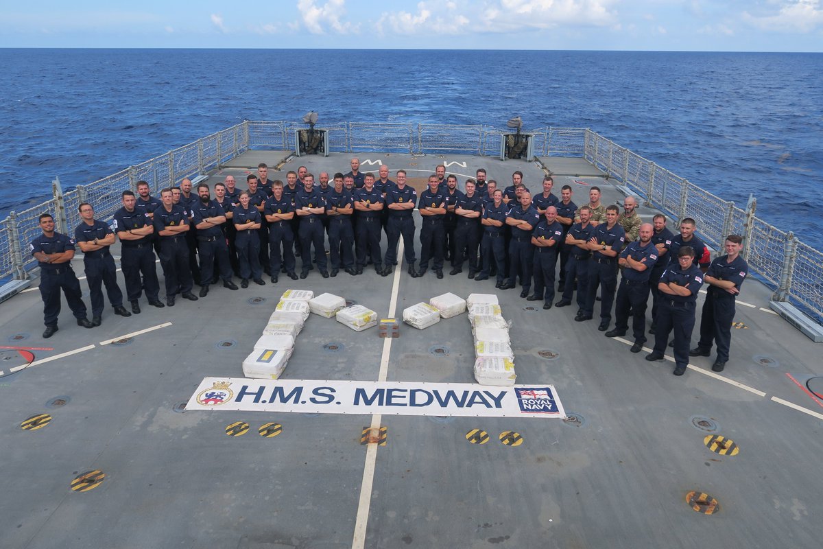 RoyalMarines's tweet image. Hat-trick heroes. @RFAArgus and @HMS_Medway
have landed a triple blow to drugs traffickers in the Caribbean after seizing cocaine worth an estimated £81m.

@47CdoRM at the heart of the operation that saw 358 kilogrammes seized. 🗡️

🔗Read more: ow.ly/wg7U50BupEb