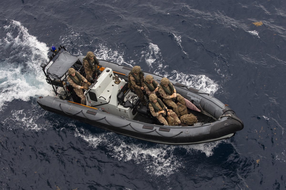RoyalMarines's tweet image. Hat-trick heroes. @RFAArgus and @HMS_Medway
have landed a triple blow to drugs traffickers in the Caribbean after seizing cocaine worth an estimated £81m.

@47CdoRM at the heart of the operation that saw 358 kilogrammes seized. 🗡️

🔗Read more: ow.ly/wg7U50BupEb