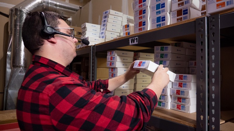 GeoplanInc's tweet photo. With voice picking technology, warehouses can fulfill orders faster and more accurately, increasing customer satisfaction. See how our solution can help: https://t.co/qxm2Lw6EDG https://t.co/VK0p7yPXJK