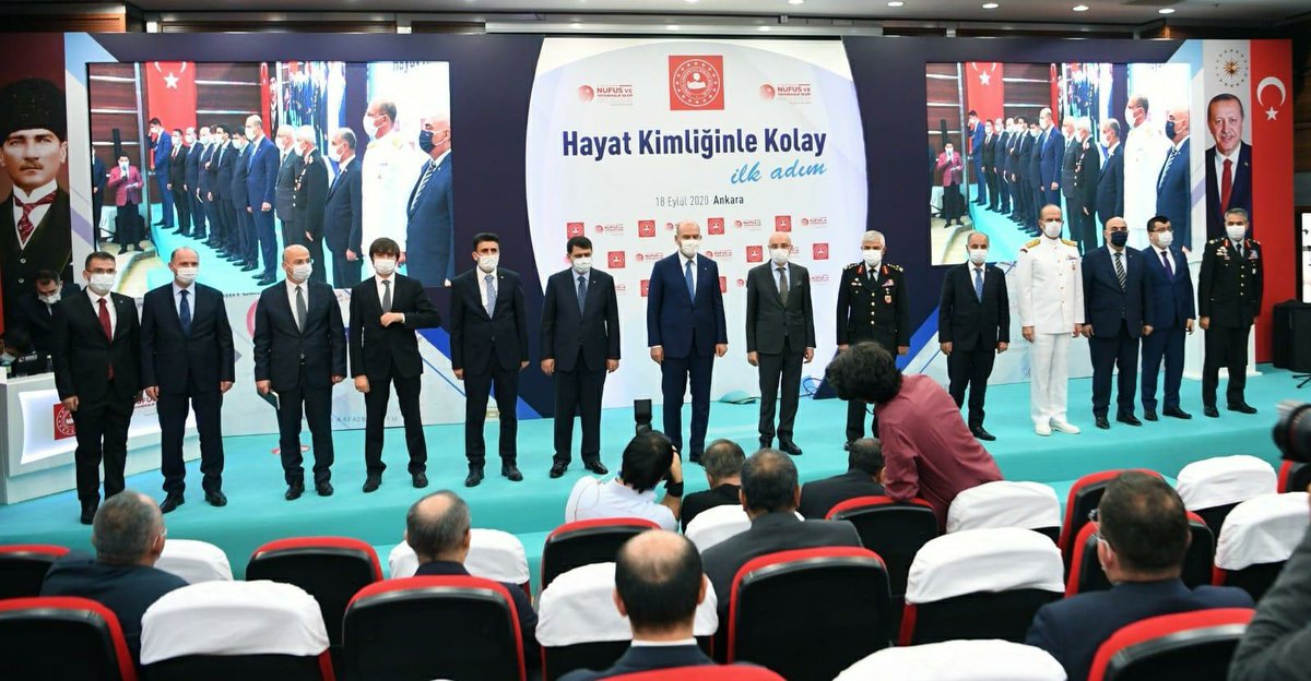 suleymansoylu's tweet photo. Bugün, hayata geçen projeyle birlikte, yeni nesil sürücü belgeleri, Türkiye genelinde nüfus müdürlüklerinden aldığınız randevuyla birlikte, T.C. Kimlik Kartı'nıza aktarılacak.
Ve bu işlemden herhangi bir ücret alınmayacak.

Tüm vatandaşlarımıza hayırlı, uğurlu olsun @TCNufus https://t.co/PRXoJ37ObC